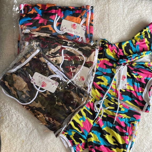 I’m selling Hoodie army fatigue short . multicolor. sizes are from small to XL - Picture 1 of 4